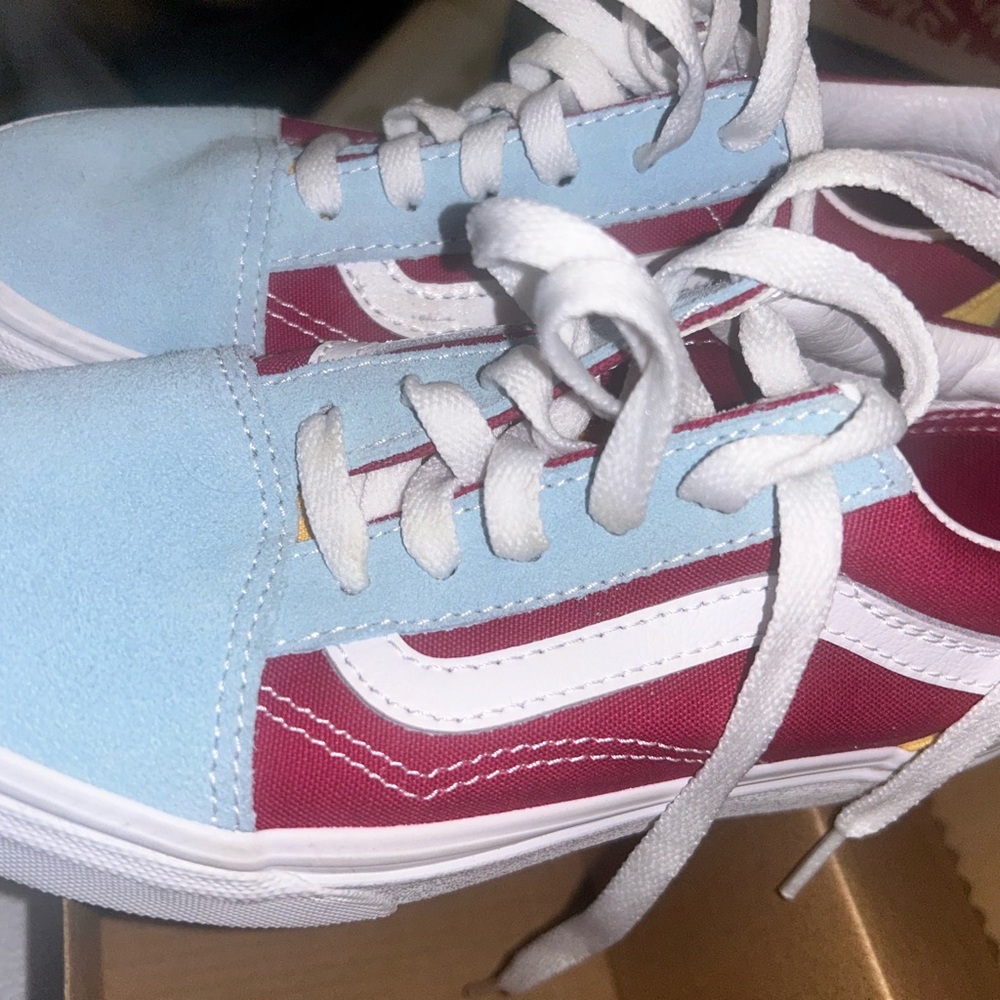 Vans tennis shoe